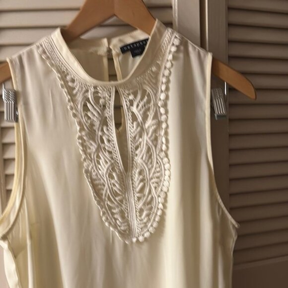 Elegant Cream Sleeveless Top - Picture 2 of 6
